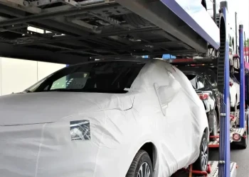 A Complete Guide to Open and Enclosed Car Shipping Options