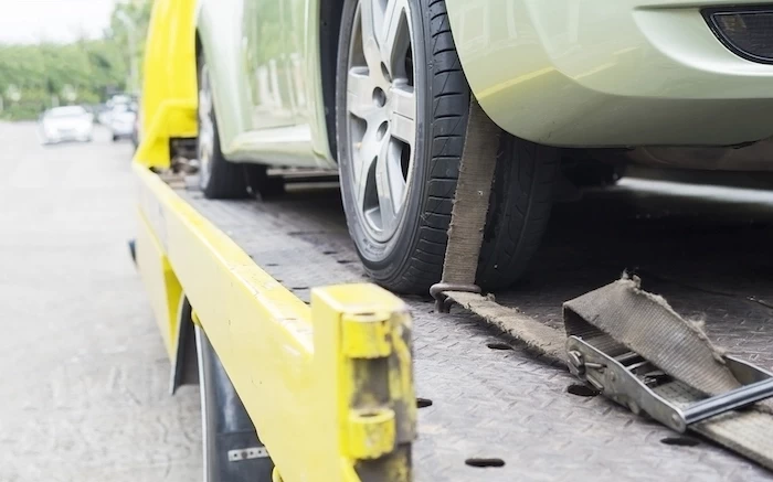 Auto Transport vs Tow Dolly: Which is the Best Option for Your